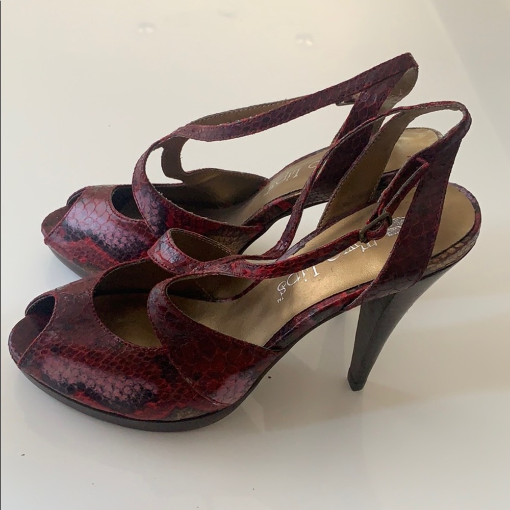Shoes - Picture 4 of 4